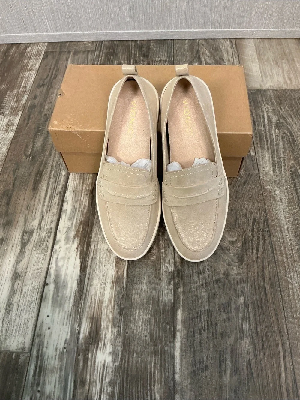 Vionic Women's Shimmery Beige Penny Loafer Size 8W